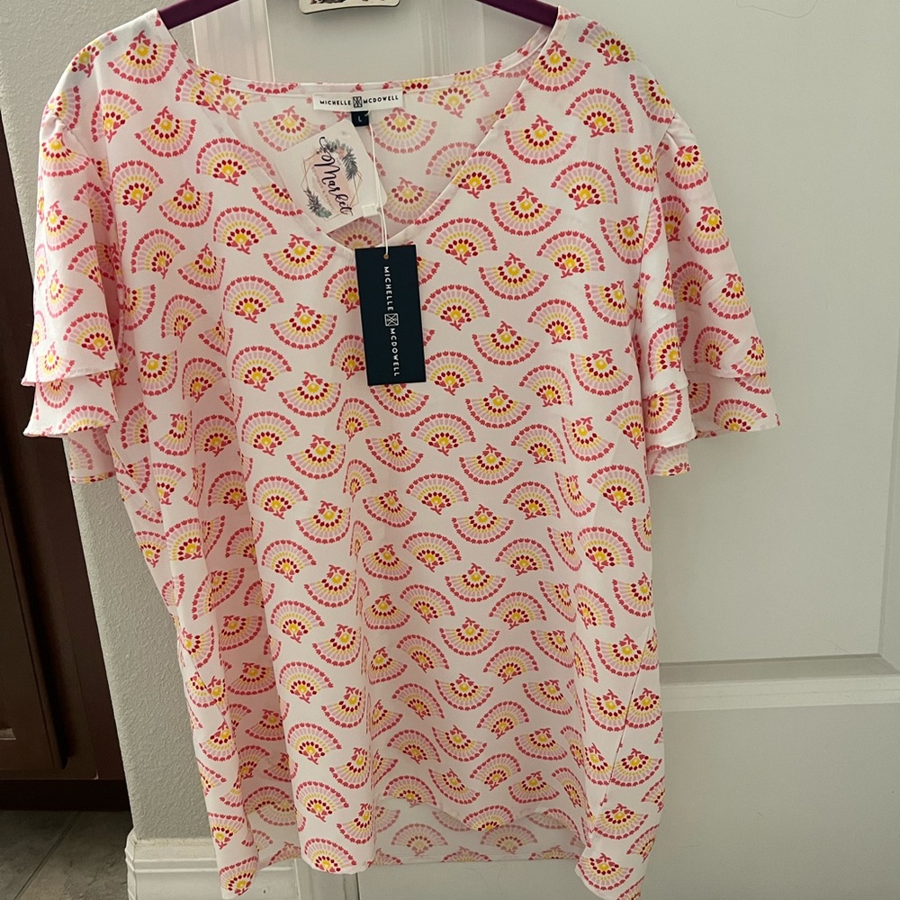 New Pink Grayson top size large beautiful fan design